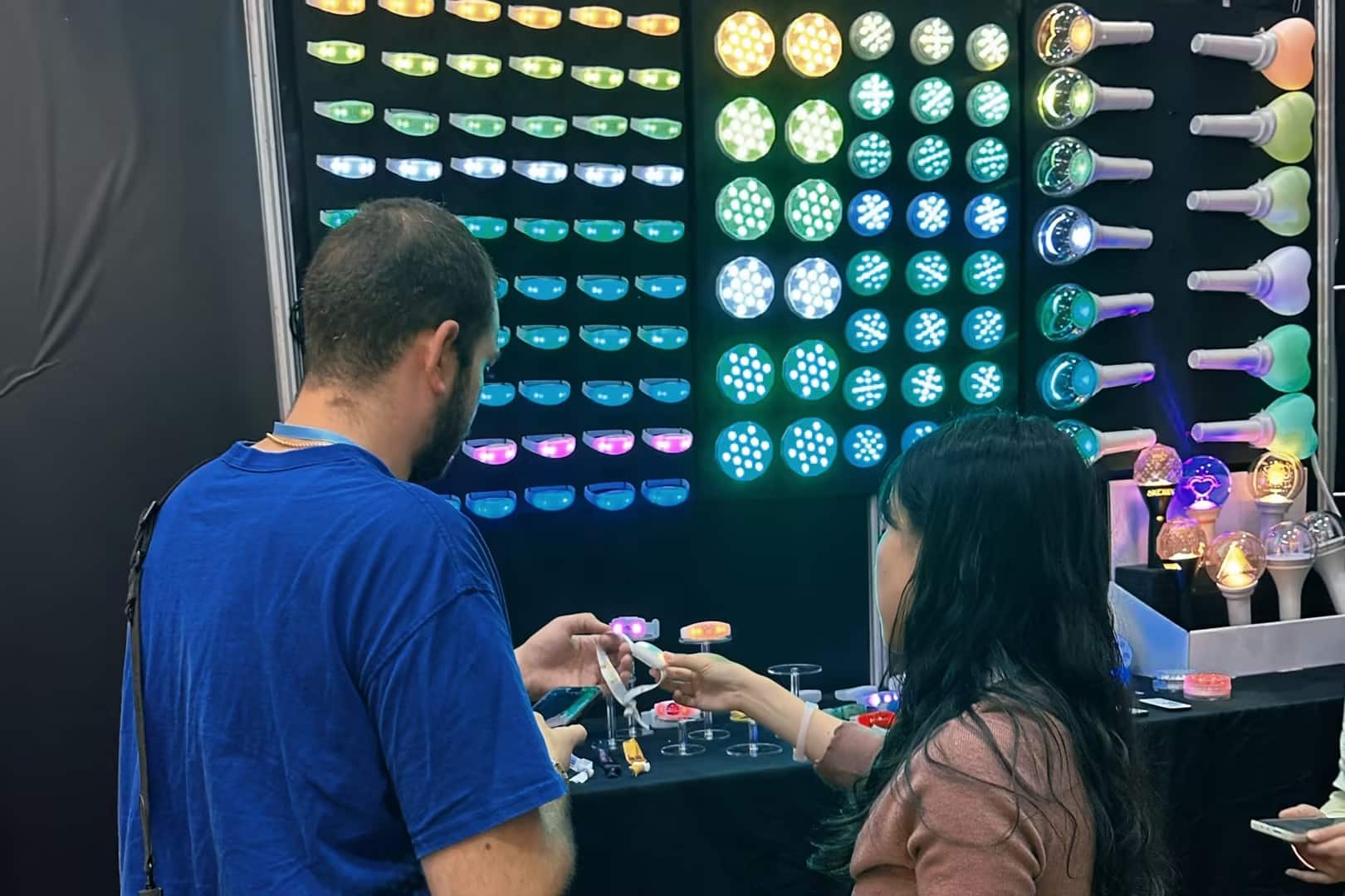 gflai-canton-fair-visitors-interaction-1 gflai-canton-fair-visitors-interaction-1